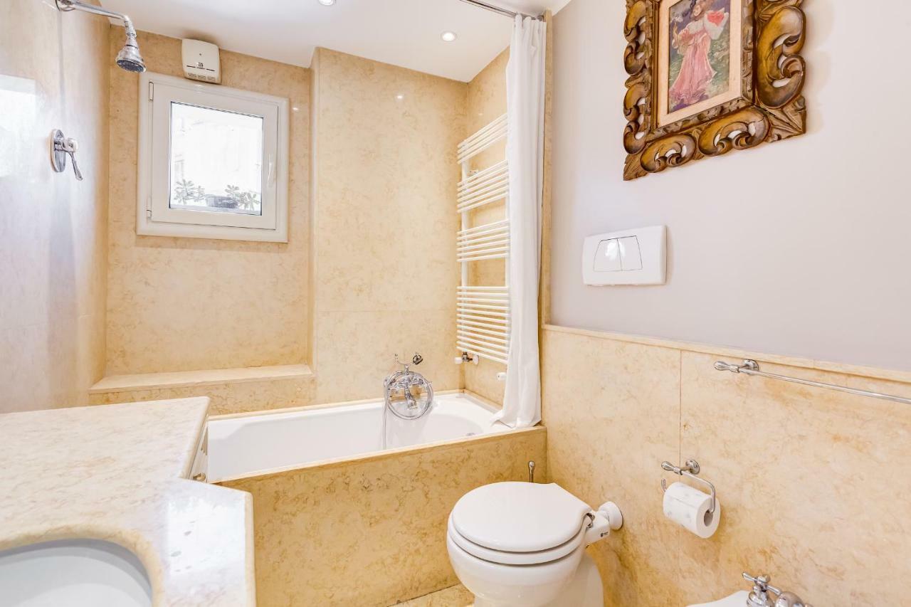 Colosseum Terrace Apartment Рим Екстер'єр фото