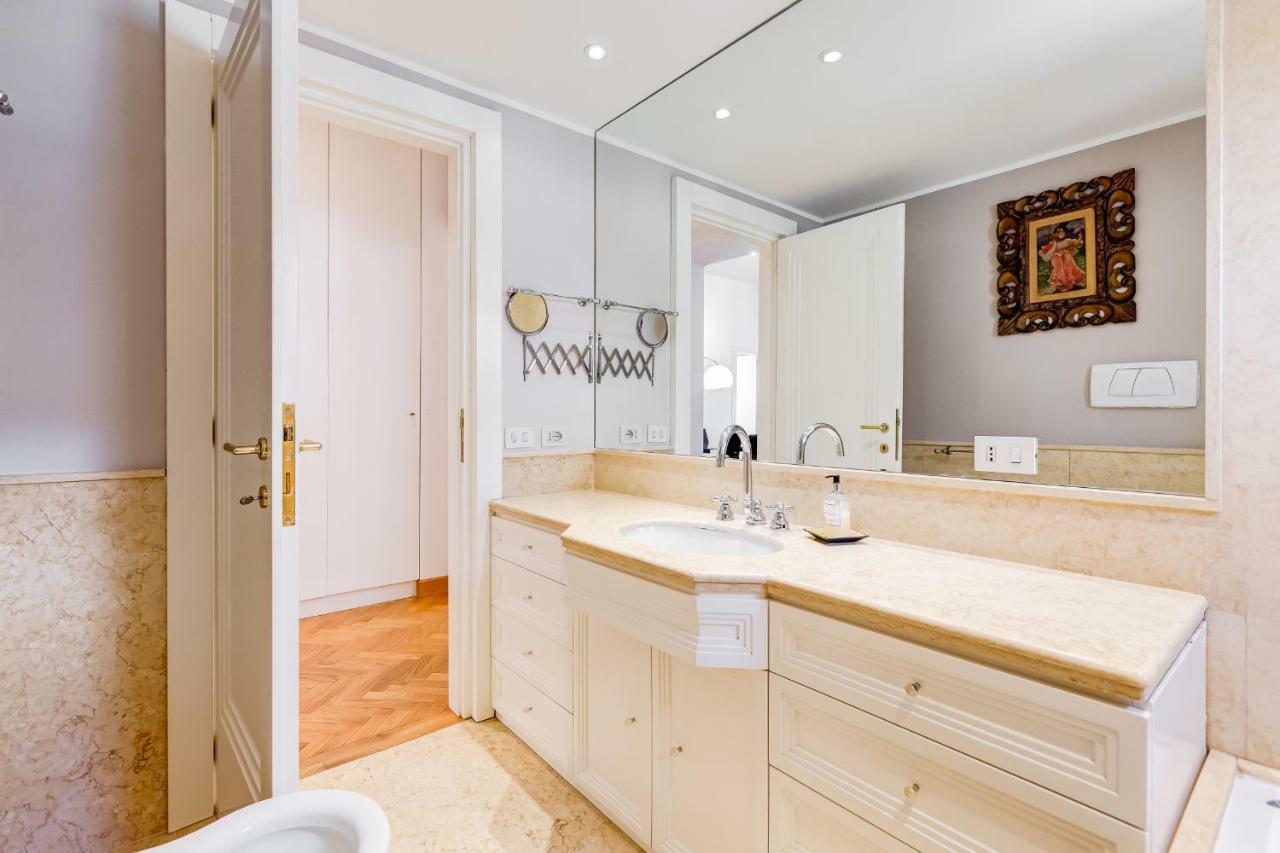 Colosseum Terrace Apartment Рим Екстер'єр фото