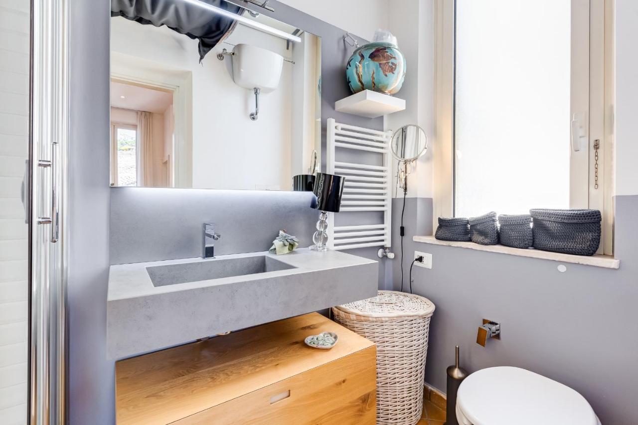 Colosseum Terrace Apartment Рим Екстер'єр фото
