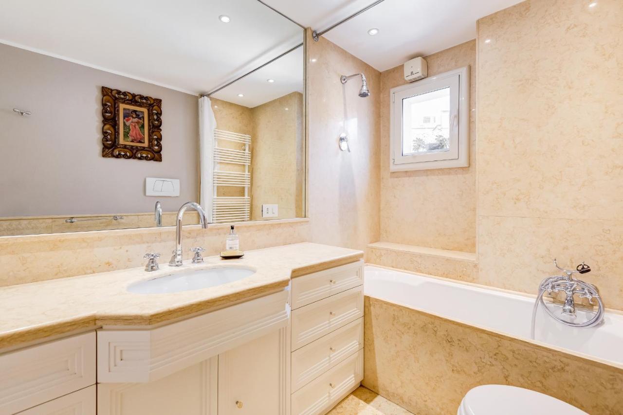 Colosseum Terrace Apartment Рим Екстер'єр фото